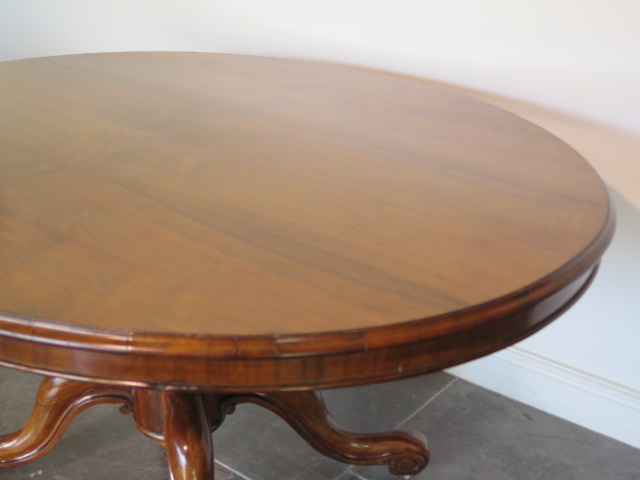 A good 19th century rosewood breakfast table with an oval 152cm x 120cm top on a carved quatrefoil - Image 6 of 8