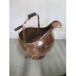 An early 20th century copper coal bucket, 46cm tall with handle up