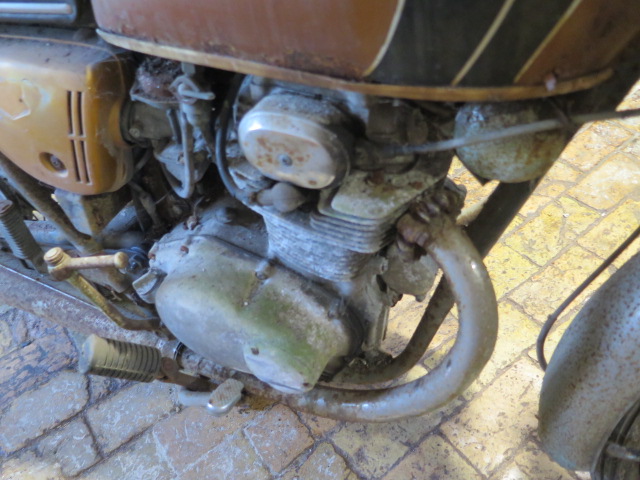 A Honda 250cc 1972 vintage motorcycle reg JOT 131L, in need of restoration with vehicle registration - Image 2 of 9