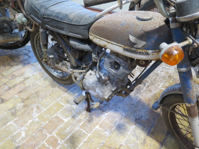 A Honda 125cc vintage motorcycle reg XOD 59K in need of restoration, no documentation or key, with a - Image 4 of 4