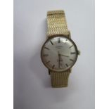 A gents 9ct gold manual Rotary date watch on expanding plated bracelet, approx 48 grams, 34mm