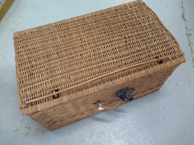 A wicker case, 42cm x 67cm x 37cm