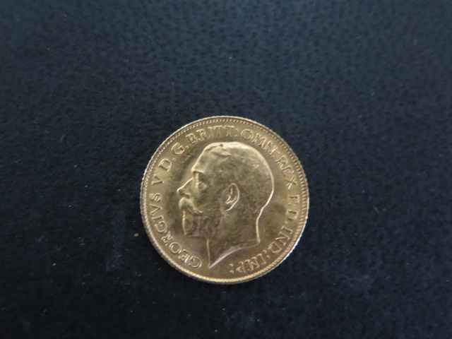 A George V gold half sovereign, dated 1911 - Bild 2 aus 2