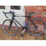 A Giant TSX2 Cyclo cross bicycle with medium frame and 700c wheels in good used condition