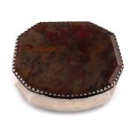 An 18th century Dutch silver and agate snuff box, by Joh, Francois Biese (Biezer), Schoovnhoven