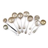 A mixed lot of silver sauce ladles, and sifting ladles, including: a pair of Old English pattern