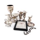 A mixed lot of silver items, comprising: an Edwardian cream jug, Birmingham 1906, baluster form,