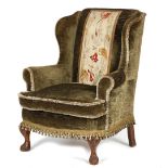A WING ARMCHAIR IN EARLY 18TH CENTURY STYLE LATE 19TH / EARLY 20TH CENTURY upholstered with fringe