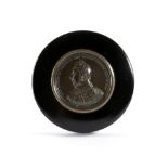 A GEORGE IV COMMEMORATIVE LACQUERED PAPIER-MACHE SNUFF BOX C.1820 the lid inset with a bronze /