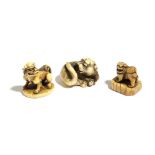 λ THREE JAPANESE IVORY NETSUKE OF FELINES EDO AND MEIJI PERIODS, 18TH AND 19TH CENTURY one carved as