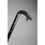 λ A HORN AND IVORY WALKING CANE BURMESE OR INDIAN, C.1920-30 the handle carved with a mythical