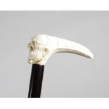 λ AN IVORY HANDLED WALKING CANE LATE 19TH / EARLY 20TH CENTURY in the form of a grotesque mask, with