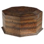 λ A ROSEWOOD AND MARQUETRY OCTAGONAL SEWING BOX POSSIBLY GERMAN OR DUTCH, EARLY 19TH CENTURY overall