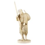 λ A JAPANESE IVORY OKIMONO FIGURE OF A FISHERMAN MEIJI 1868-1912 finely carved and detailed, he