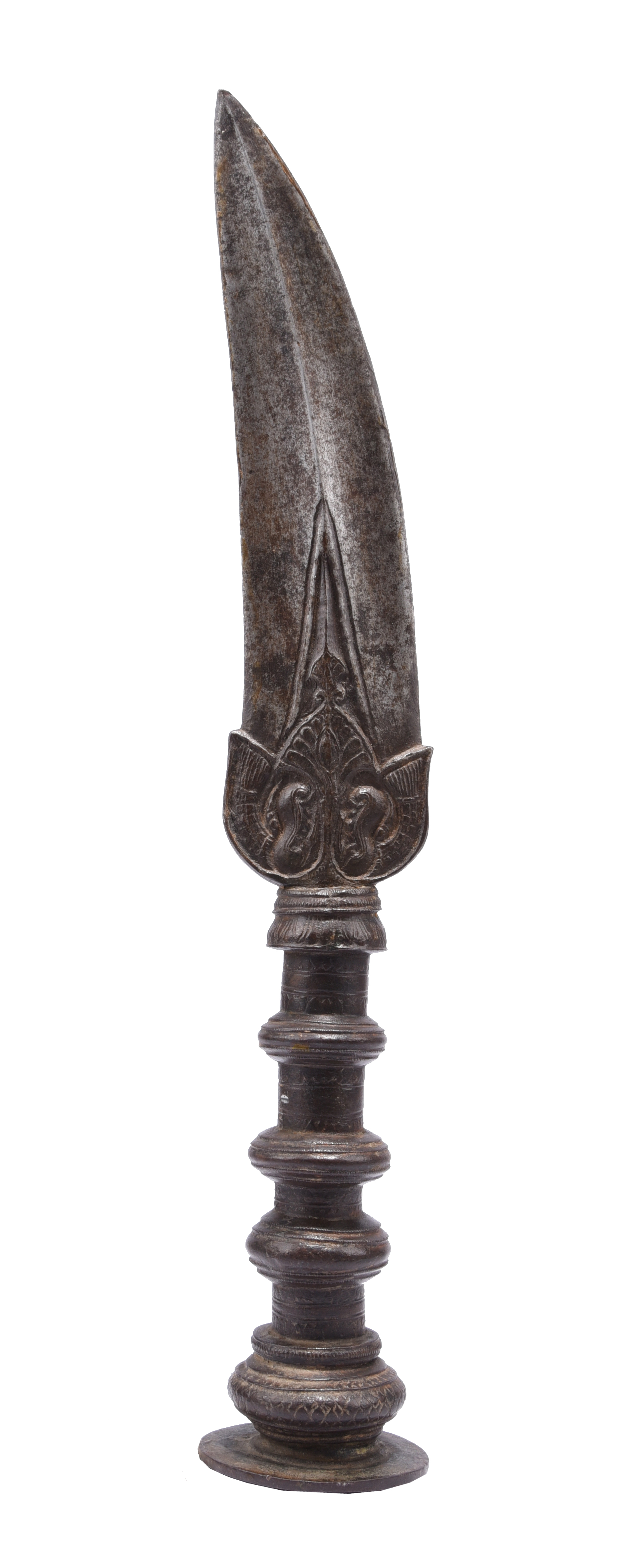 A good 17th century Indian spear head (sang), slightly curved double-edged blade, the base with