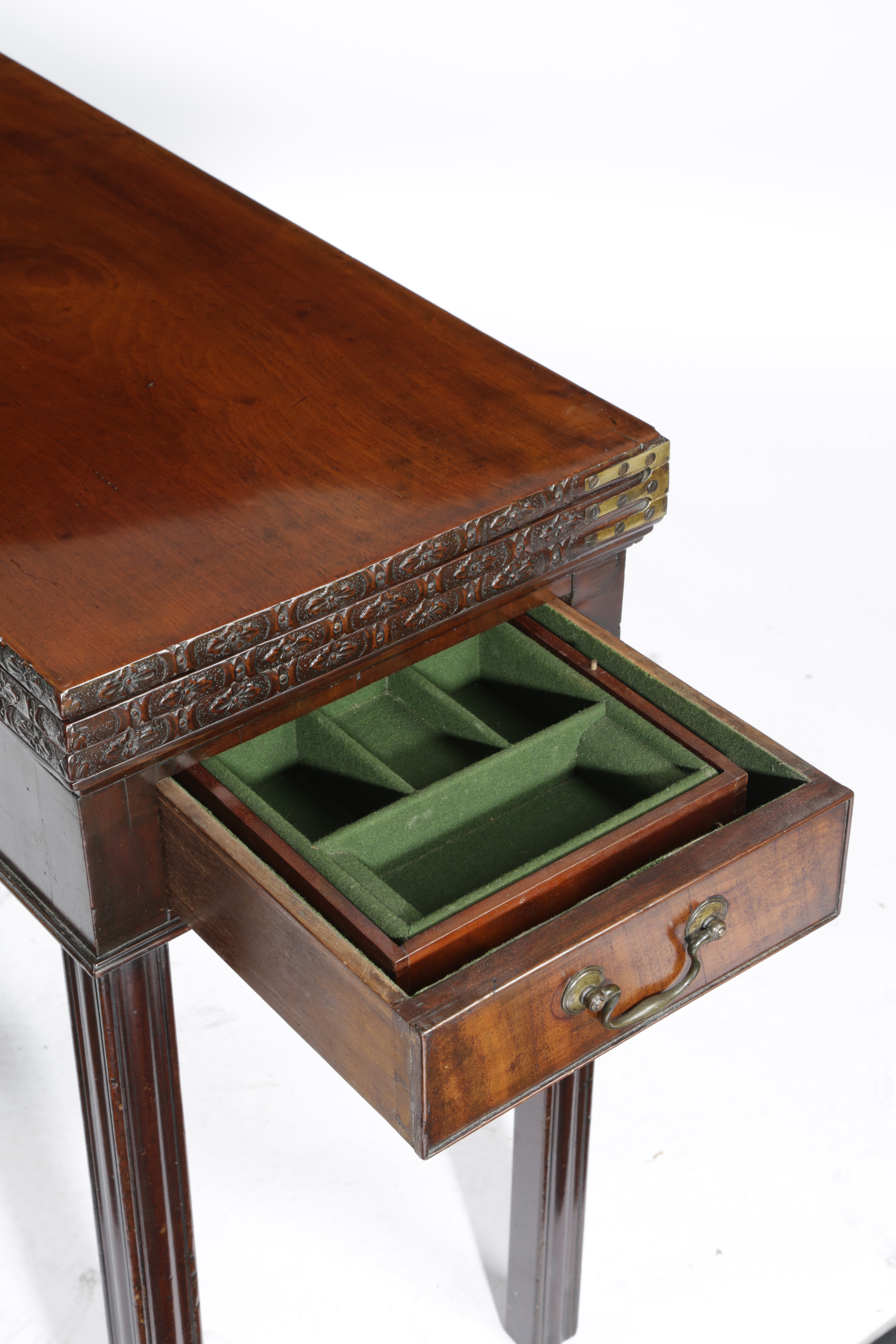 AN EARLY GEORGE III MAHOGANY COMBINED GAMES AND TEA TABLE C.1760 the triple fold-over top with a - Image 3 of 3
