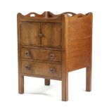 A GEORGE III MAHOGANY TRAY-TOP BEDSIDE COMMODE EARLY 19TH CENTURY inlaid with ebonised stringing,