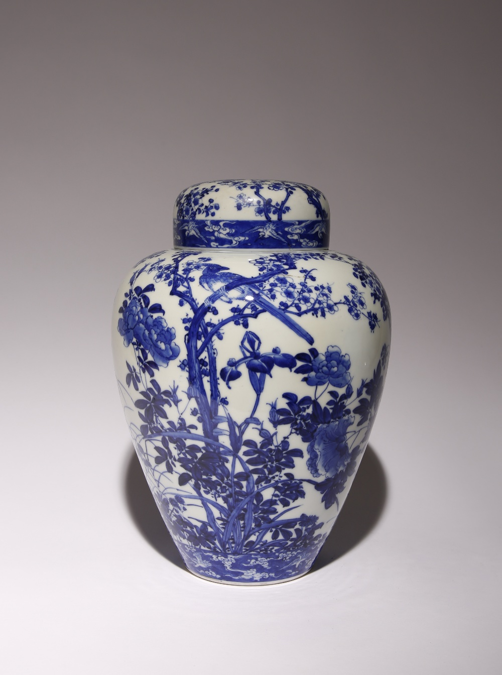 A LARGE JAPANESE BLUE AND WHITE JAR AND COVER MEIJI PERIOD OR LATER, 19TH OR 20TH CENTURY The