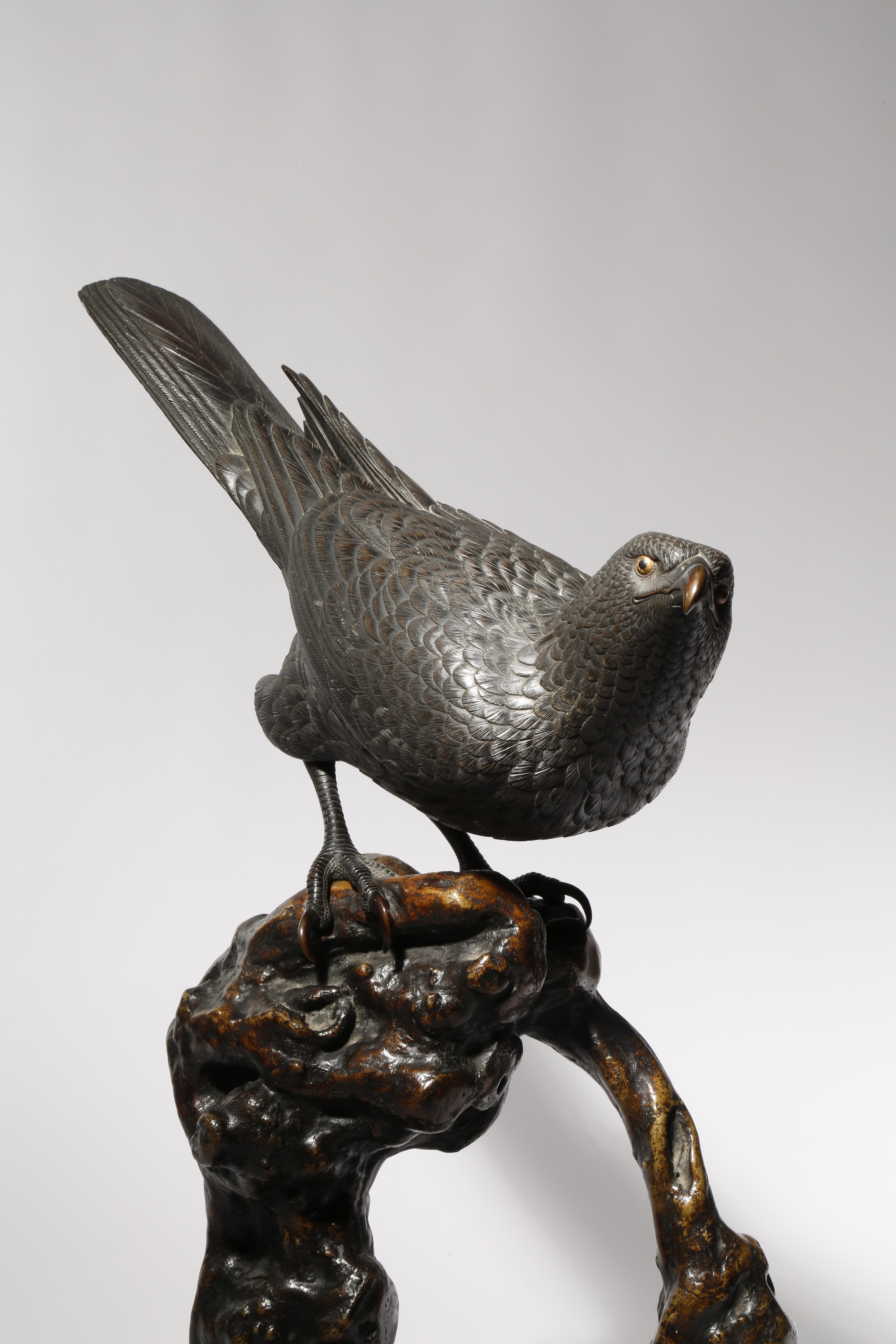 A LARGE BRONZE OKIMONO OF A HAWK BY THE MARUKI COMPANY MEIJI PERIOD, 19TH CENTURY The bird of prey - Image 3 of 3