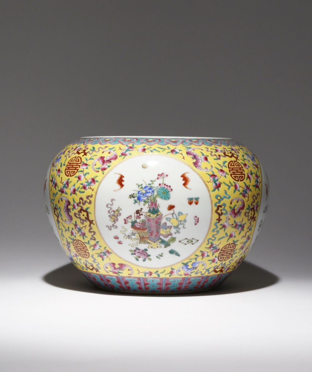 A LARGE CHINESE FAMILLE ROSE YELLOW-GROUND BRUSH WASHER 20TH CENTURY Painted with four roundels