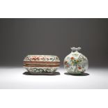 A CHINESE FAMILLE VERTE 'DRAGON' BOX AND COVER AND A FAMILLE ROSE 'POMEGRANATE' VASE QING DYNASTY