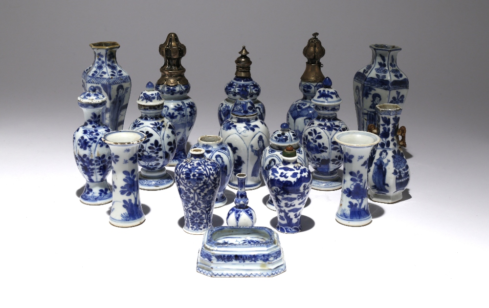 A COLLECTION OF SMALL CHINESE BLUE AND WHITE ITEMS KANGXI 1662-1722 Comprising: a brush washer, a