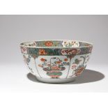 A LARGE CHINESE FAMILLE VERTE 'HUNDRED ANTIQUES' BOWL KANGXI 1662-1722 Painted to the exterior
