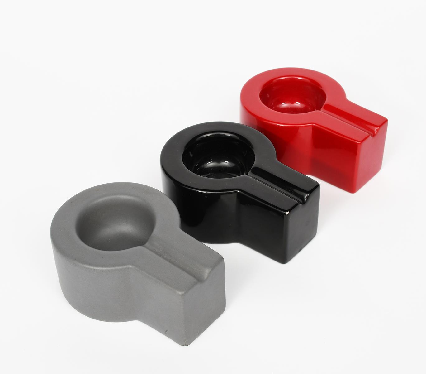 Three Yantra 28 ashtrays designed by Ettore Sottsass for Habitat, glazed grey, red and black,