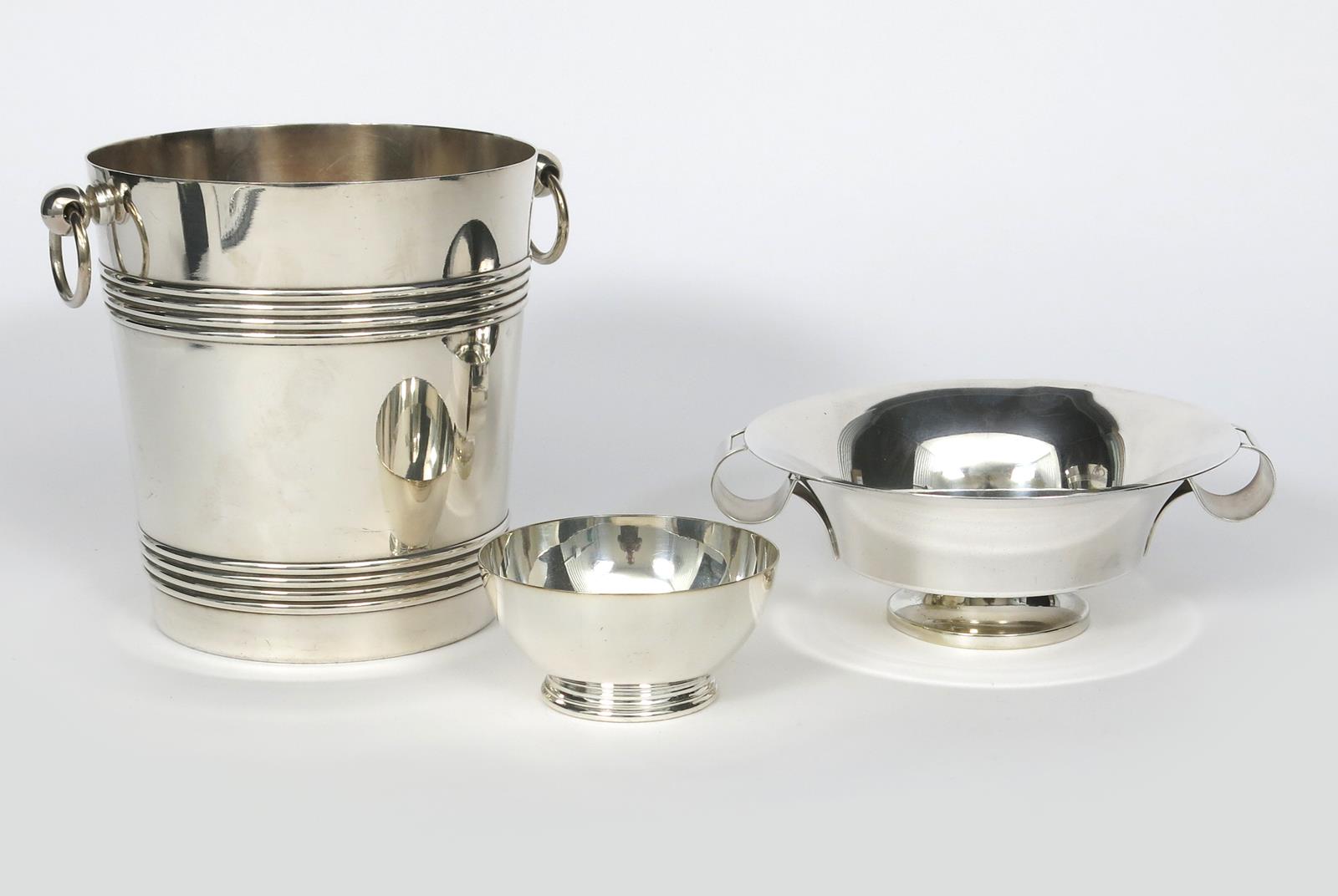 A Gallia electroplated ice bucket, flaring cylindrical form with ribbed band decoration and two loop