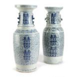 TWO SIMILAR CHINESE PORCELAIN BLUE AND WHITE VASES LATE QING DYNASTY, LATE 19TH / EARLY 20TH CENTURY