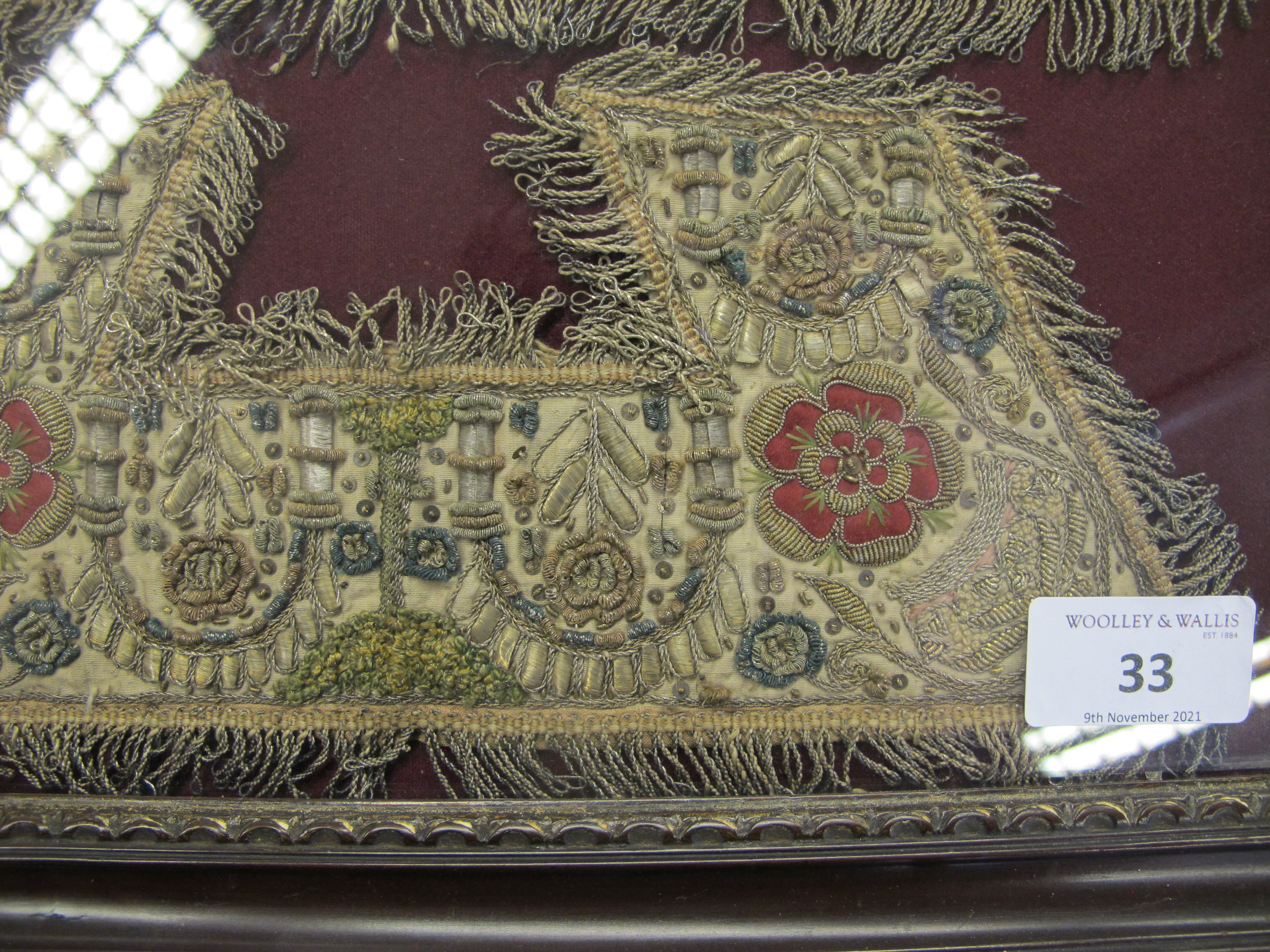 A PAIR OF ENGLISH NEEDLEWORK GLOVE CUFFS EARLY 17TH CENTURY embroidered with red silk and purled - Image 5 of 7