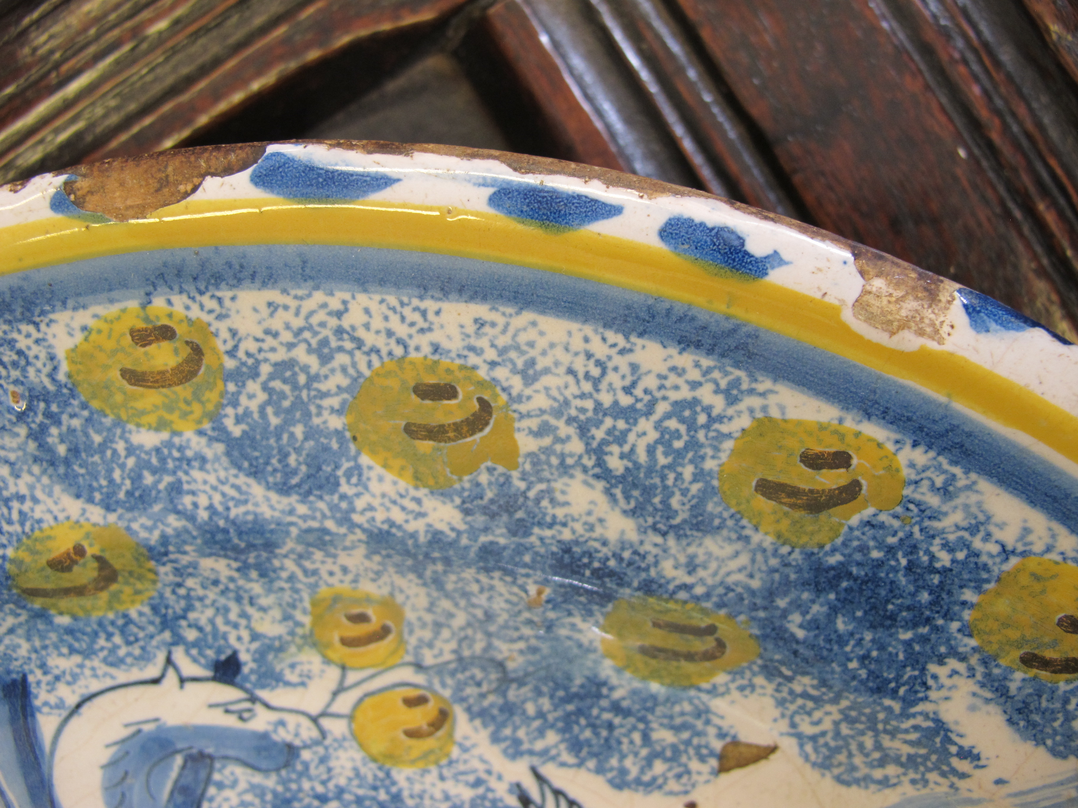A LONDON DELFTWARE POTTERY ADAM AND EVE CHARGER ATTRIBUTED TO NORFOLK HOUSE, C.1720-30 painted in - Image 3 of 12