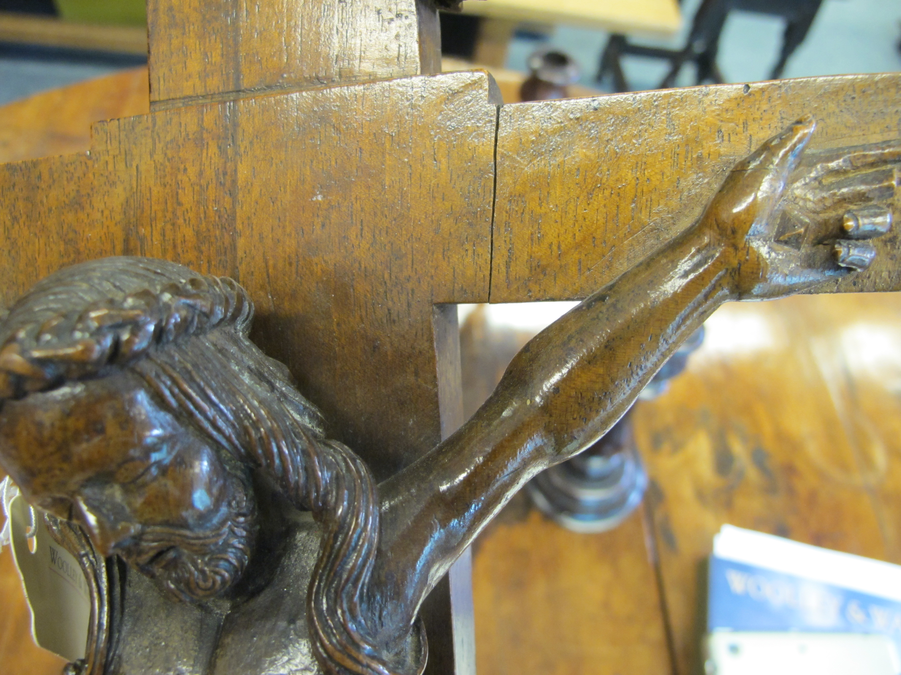 A CONTINENTAL CARVED WALNUT CORPUS CHRISTI 19TH CENTURY Christ depicted with the Virgin Mary and - Image 2 of 8