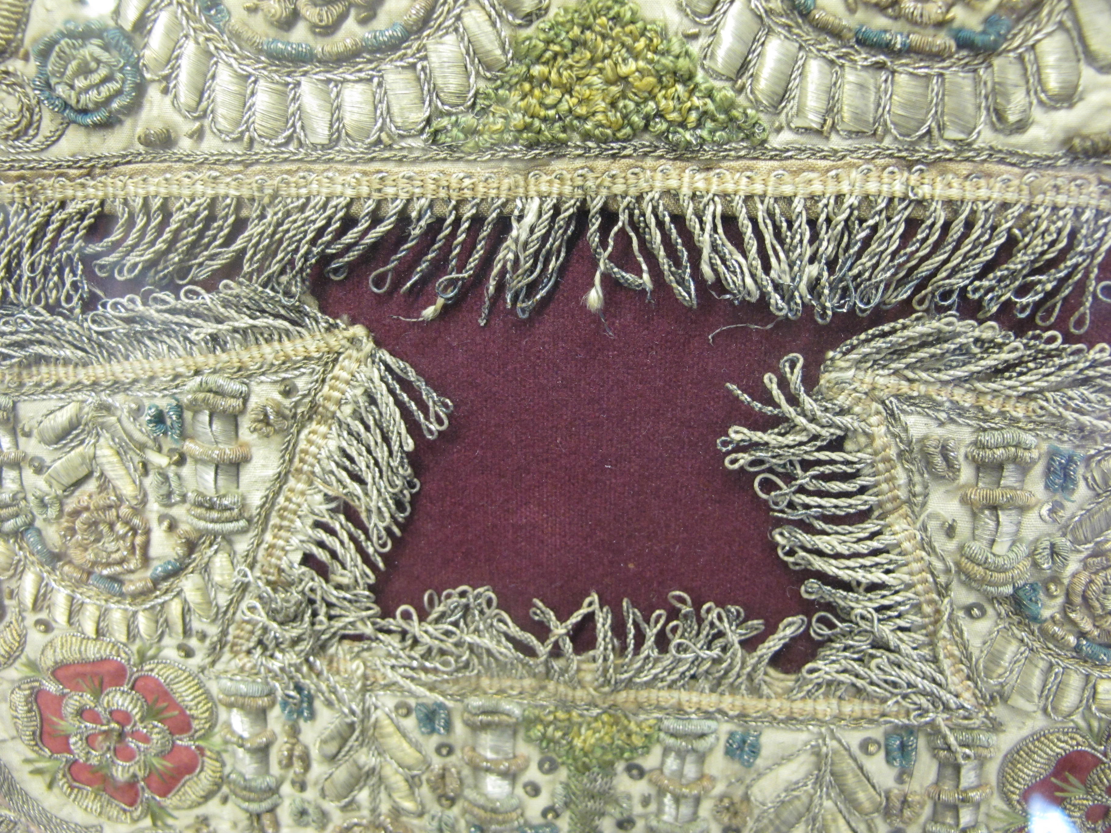 A PAIR OF ENGLISH NEEDLEWORK GLOVE CUFFS EARLY 17TH CENTURY embroidered with red silk and purled - Image 6 of 7