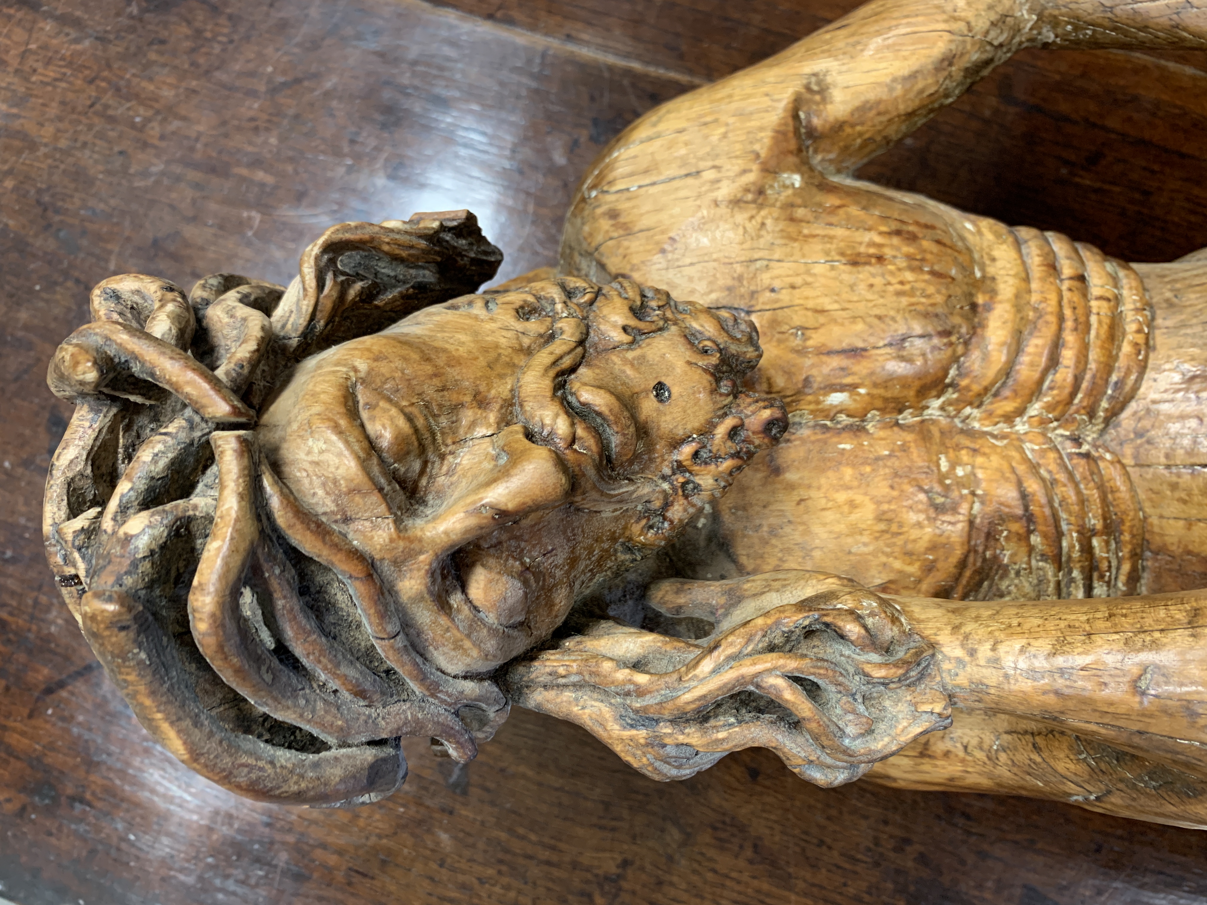 A GERMAN CARVED LIMEWOOD FIGURE OF CHRIST THE MAN OF SORROWS 16TH CENTURY depicted seated wearing - Image 20 of 22