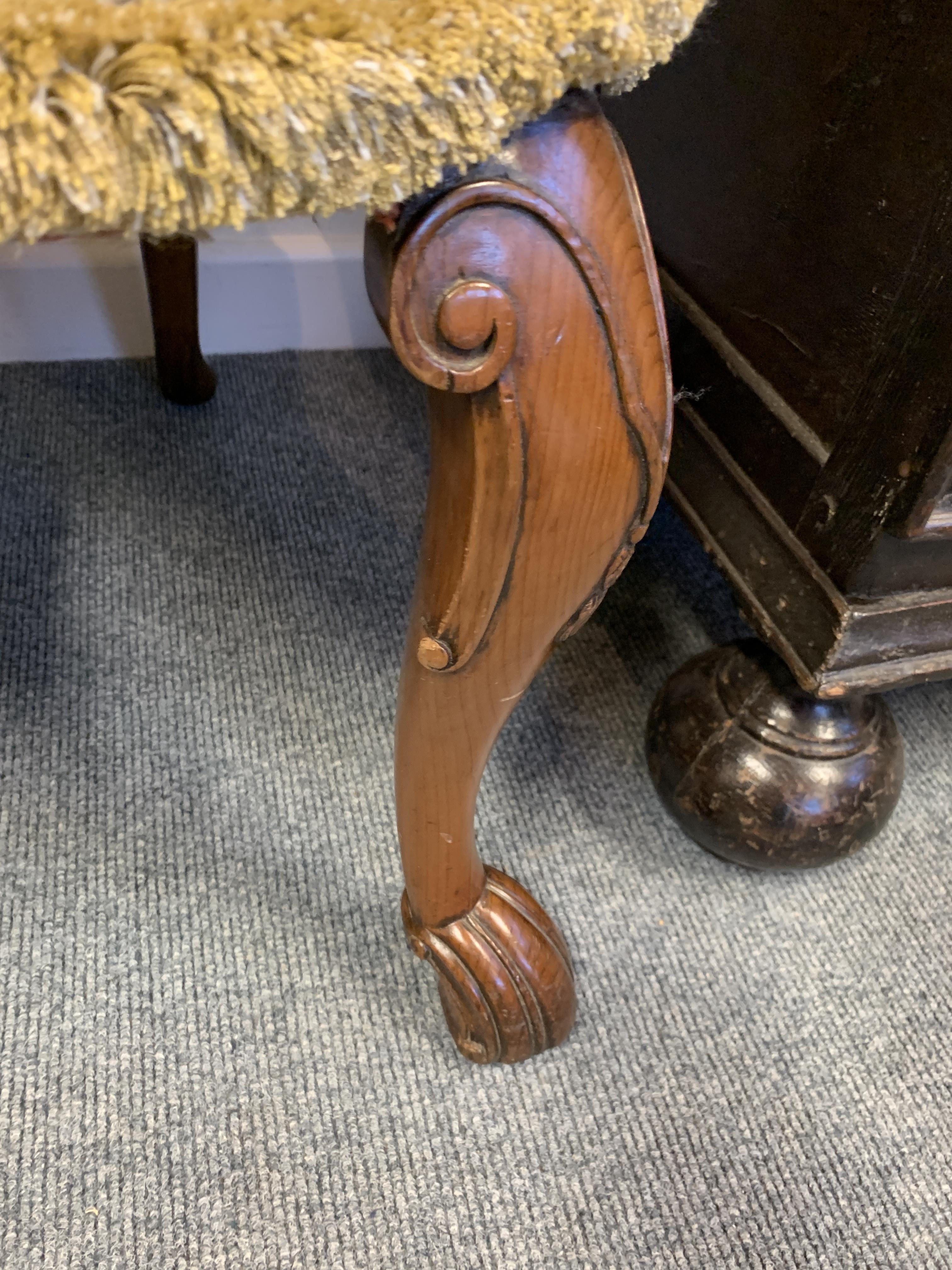 A PAIR OF YEW ARMCHAIRS IN GEORGE II STYLE POSSIBLY IRISH, LATE 19TH / EARLY 20TH CENTURY each - Image 11 of 12