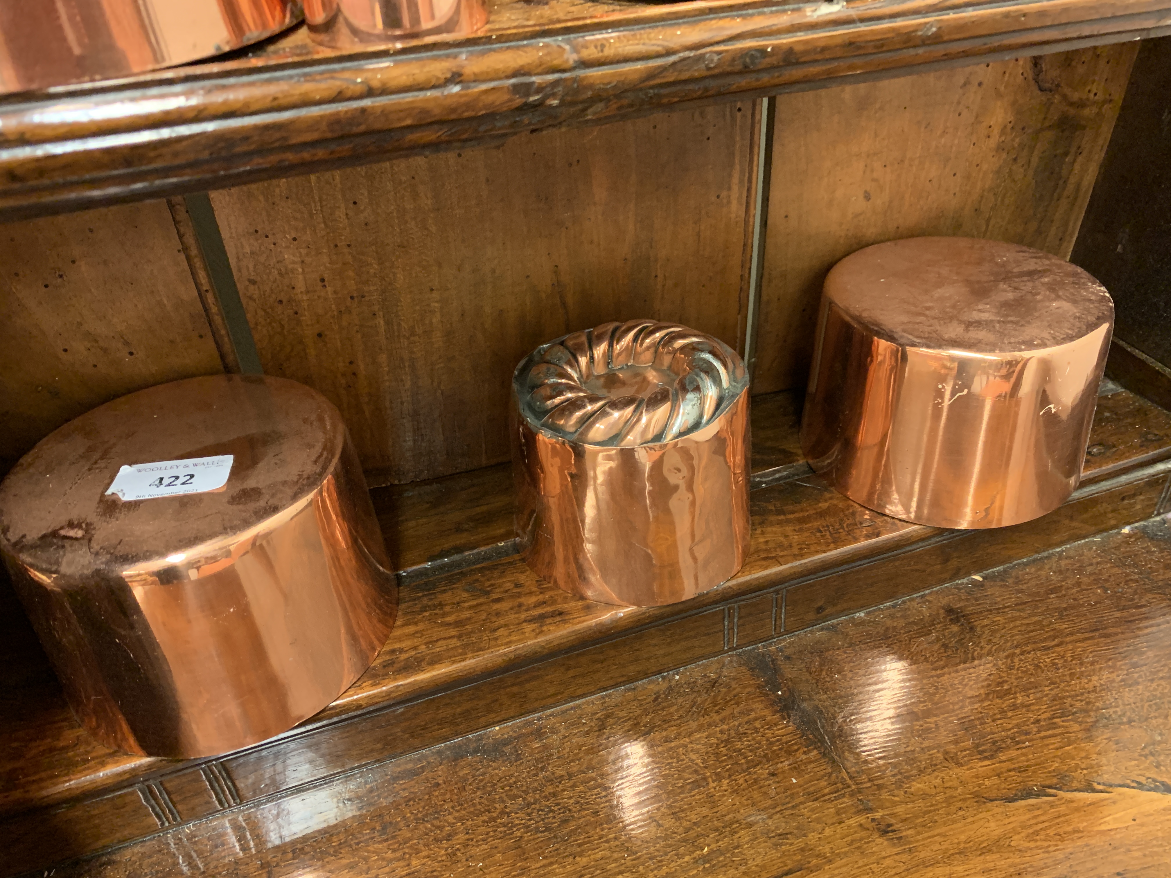 A COLLECTION OF COPPER AND BRASS WARE EARLY 19TH CENTURY AND LATER including: a copper skillet and a - Image 9 of 14