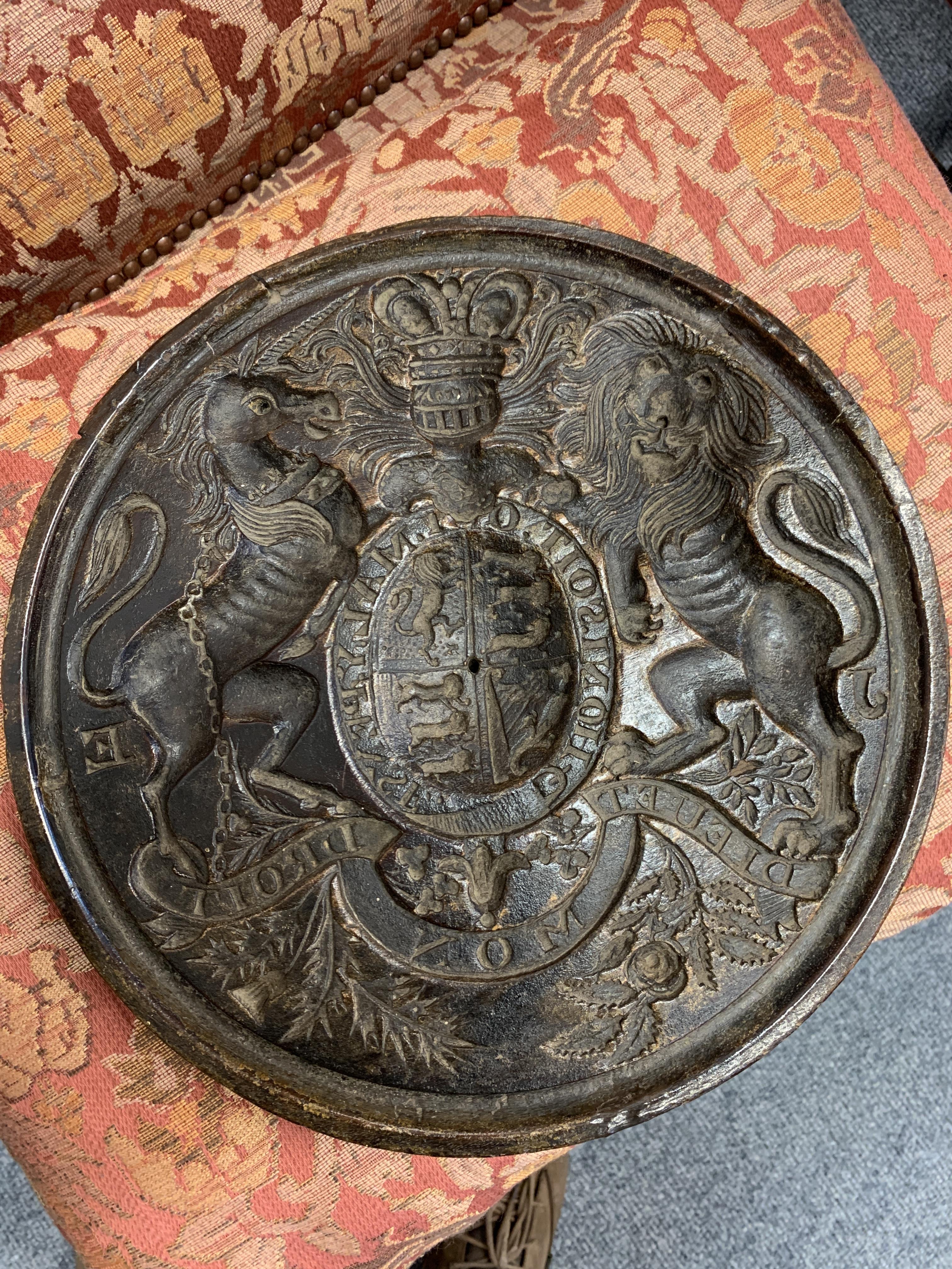 A TREEN CONFECTIONERY MOULD MID-19TH CENTURY intaglio relief carved with the Royal Coat of Arms, the - Image 10 of 10