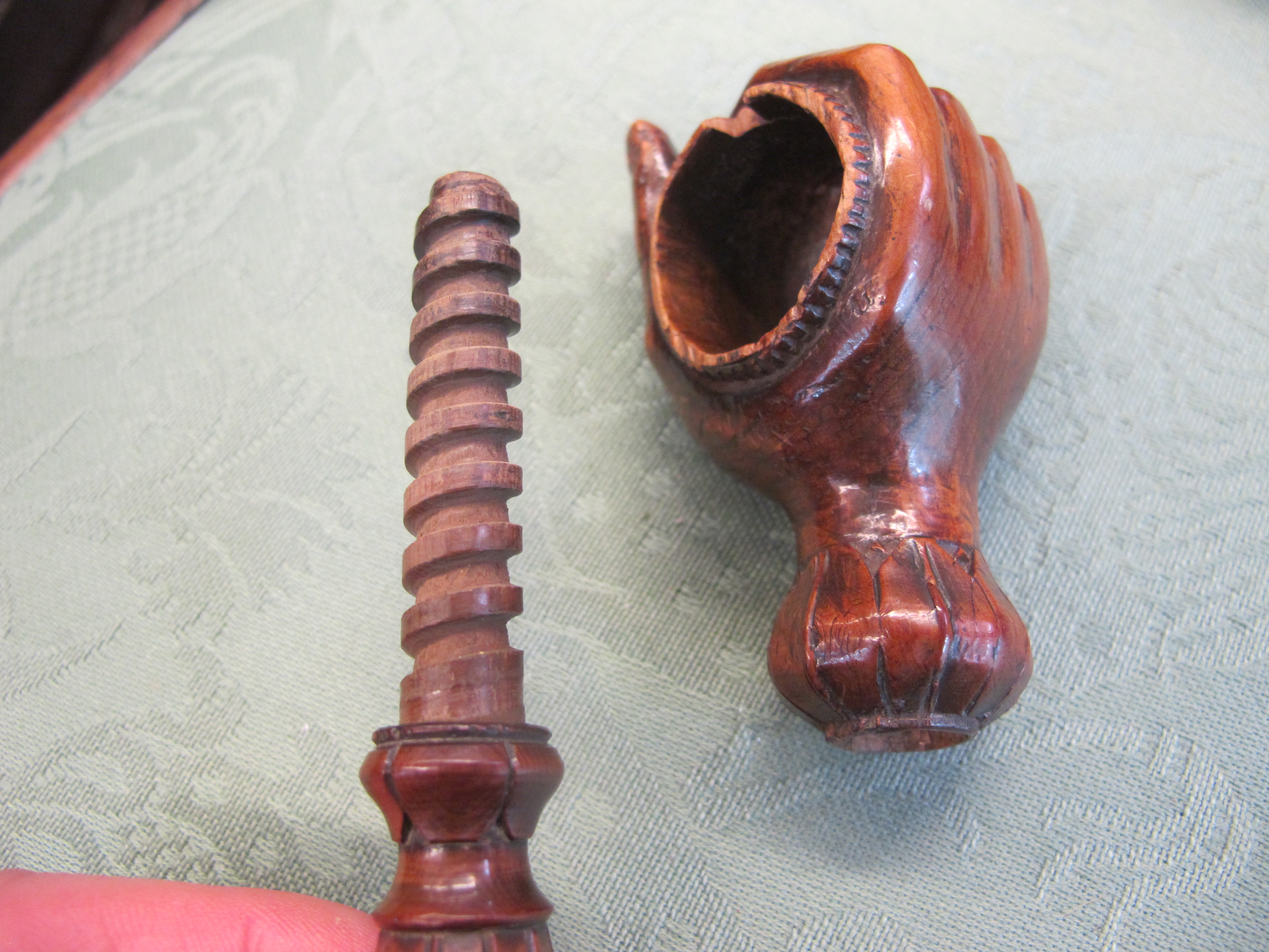 A SWISS TREEN NOVELTY NUTCRACKER 19TH CENTURY in the form of a hand holding a walnut, with a screw - Image 7 of 9