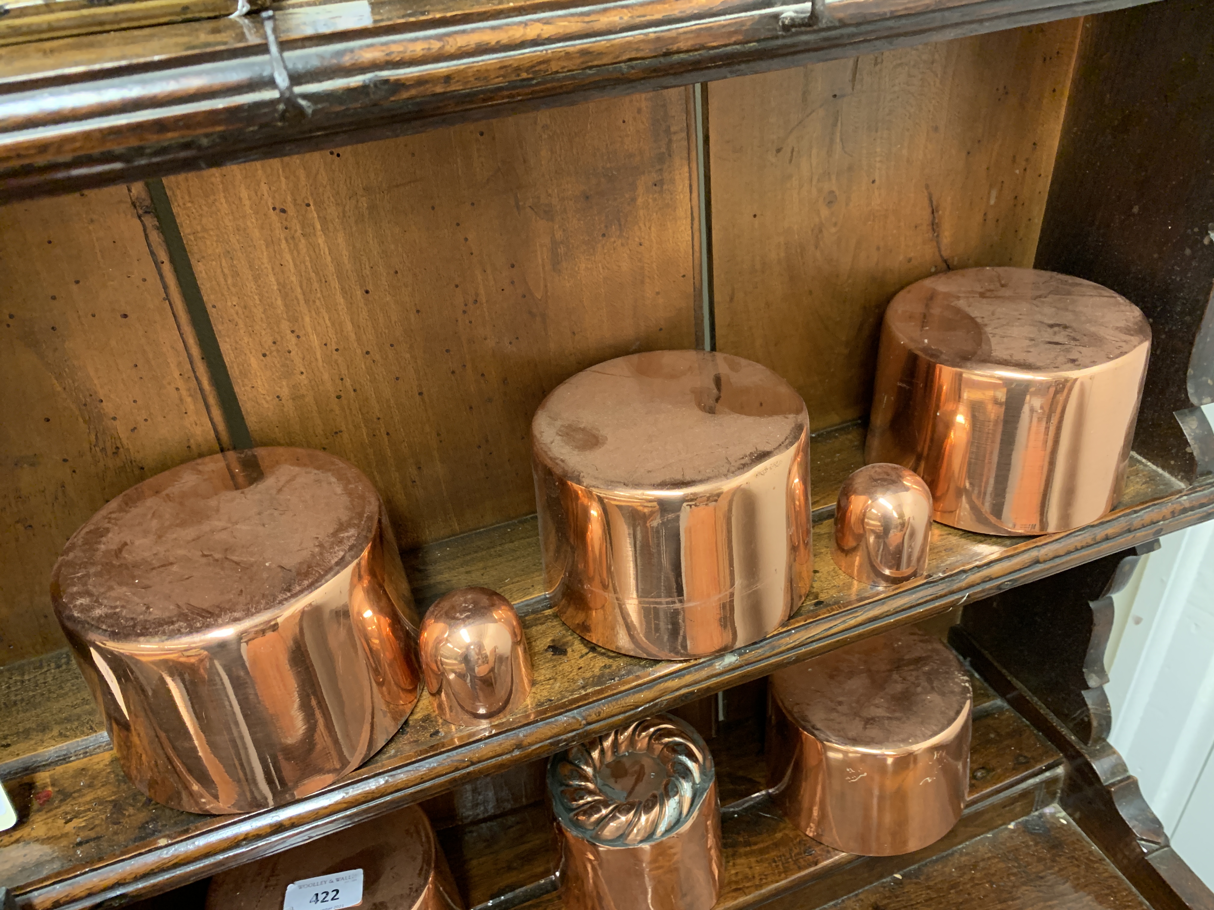 A COLLECTION OF COPPER AND BRASS WARE EARLY 19TH CENTURY AND LATER including: a copper skillet and a - Image 10 of 14