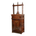 λ AN OAK STANDING BOOK PRESS PROBABLY DUTCH LATE 17TH CENTURY inlaid with rosewood fluting and