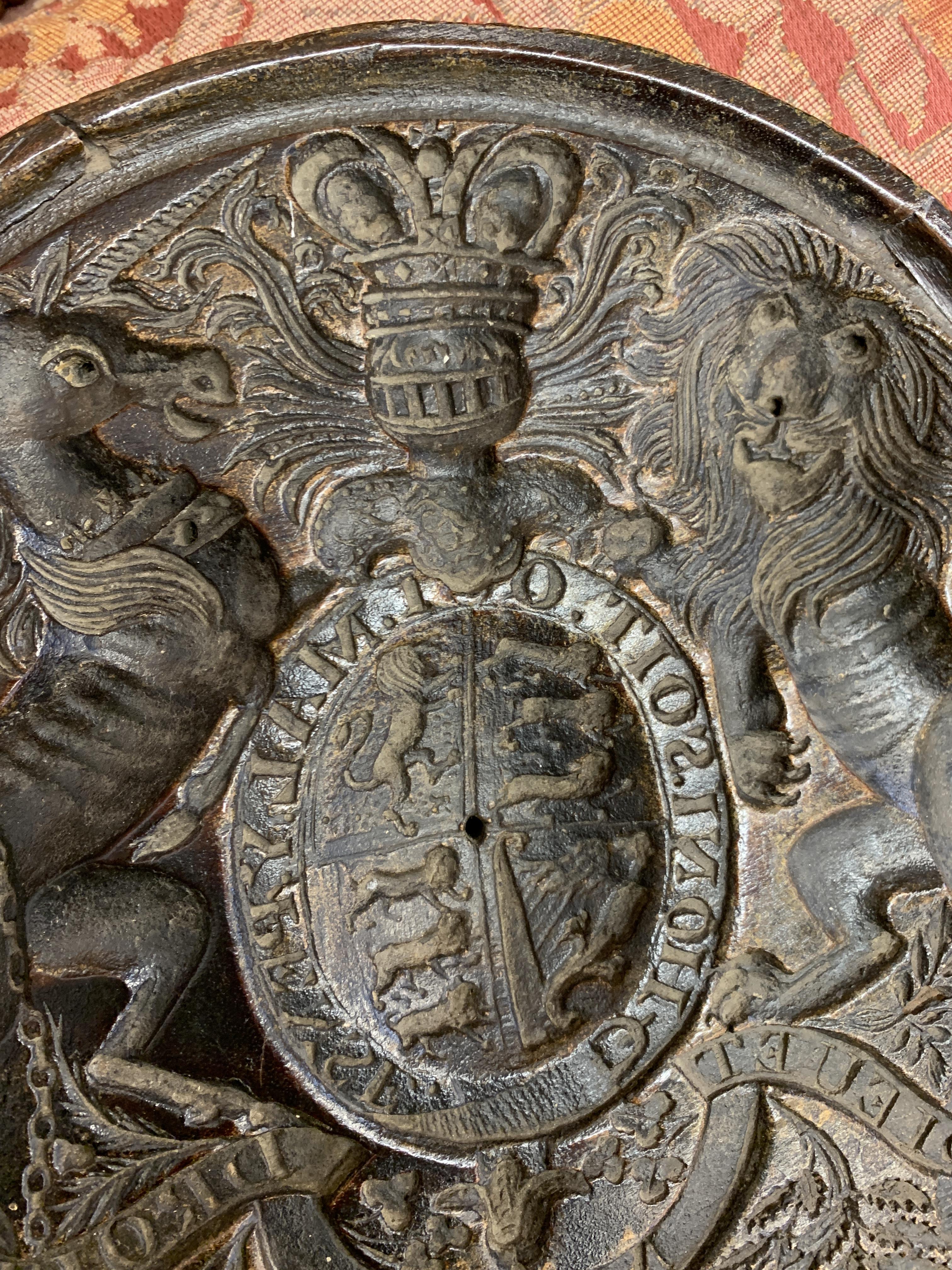 A TREEN CONFECTIONERY MOULD MID-19TH CENTURY intaglio relief carved with the Royal Coat of Arms, the - Image 3 of 10