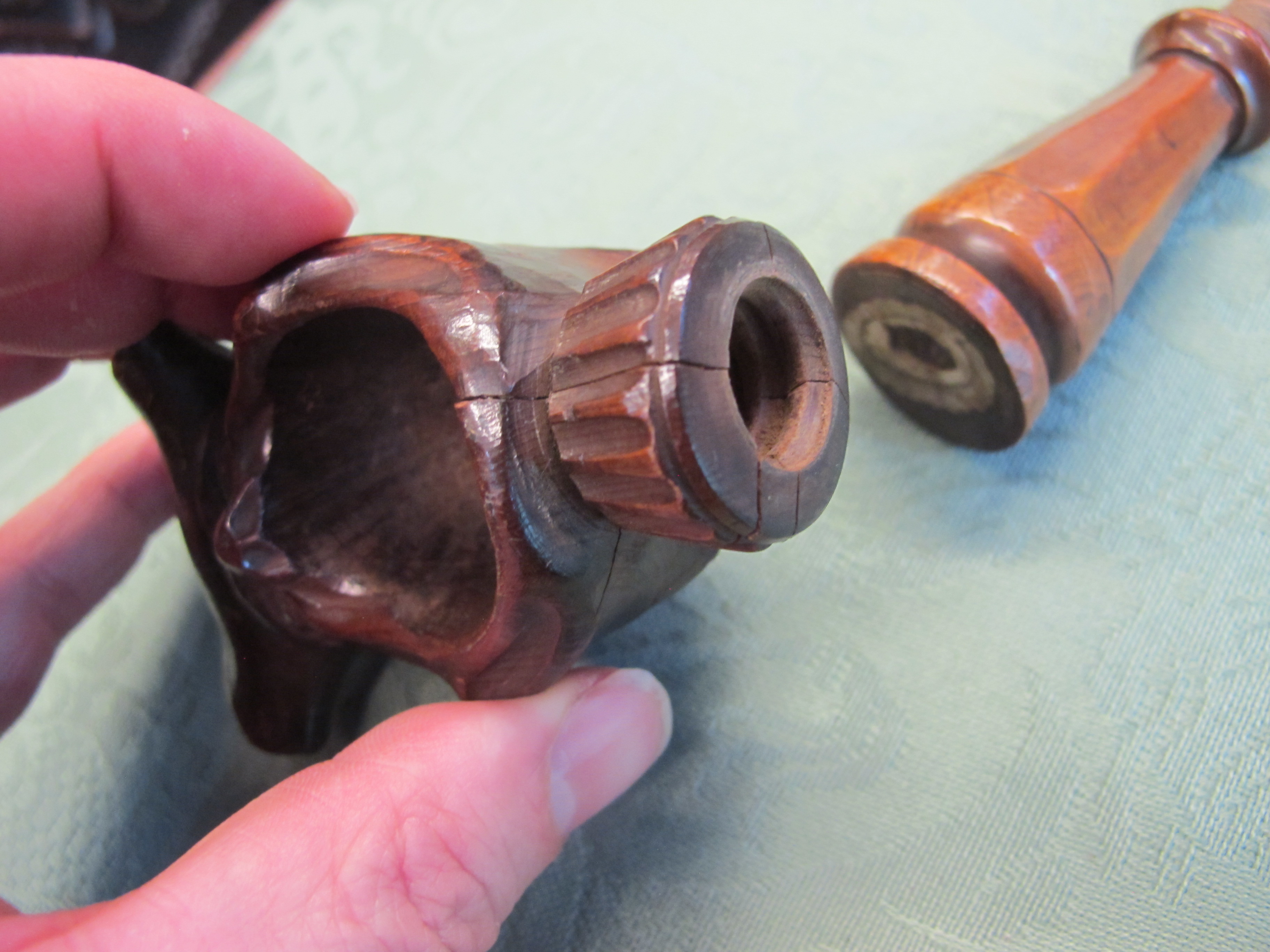 A SWISS TREEN NOVELTY NUTCRACKER 19TH CENTURY carved as a bust of a man wearing a tricorn hat, the - Image 9 of 10