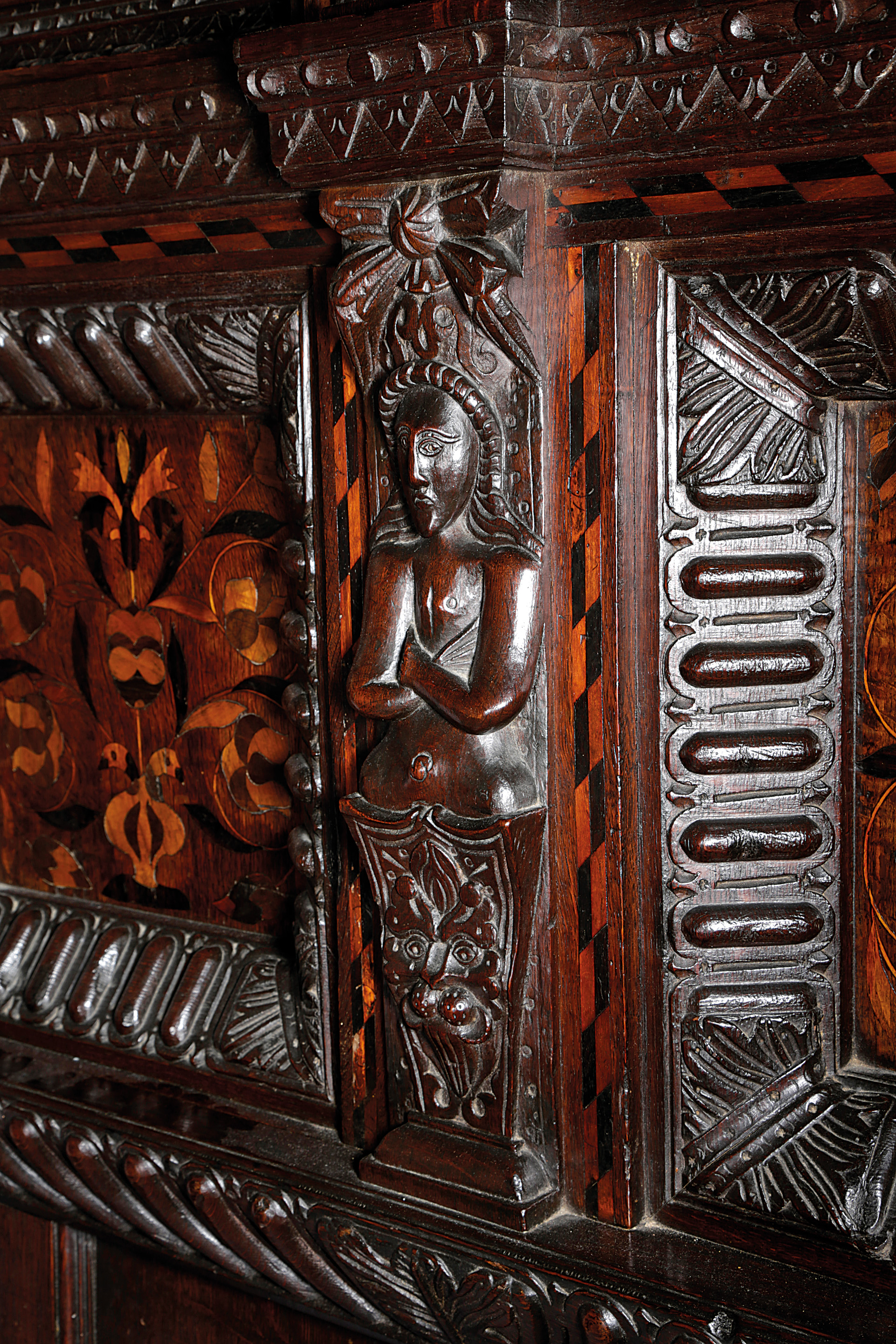 AN ELIZABETH I OAK TESTER BED C.1580 AND LATER the panelled headboard inlaid with holly and bog - Image 3 of 5