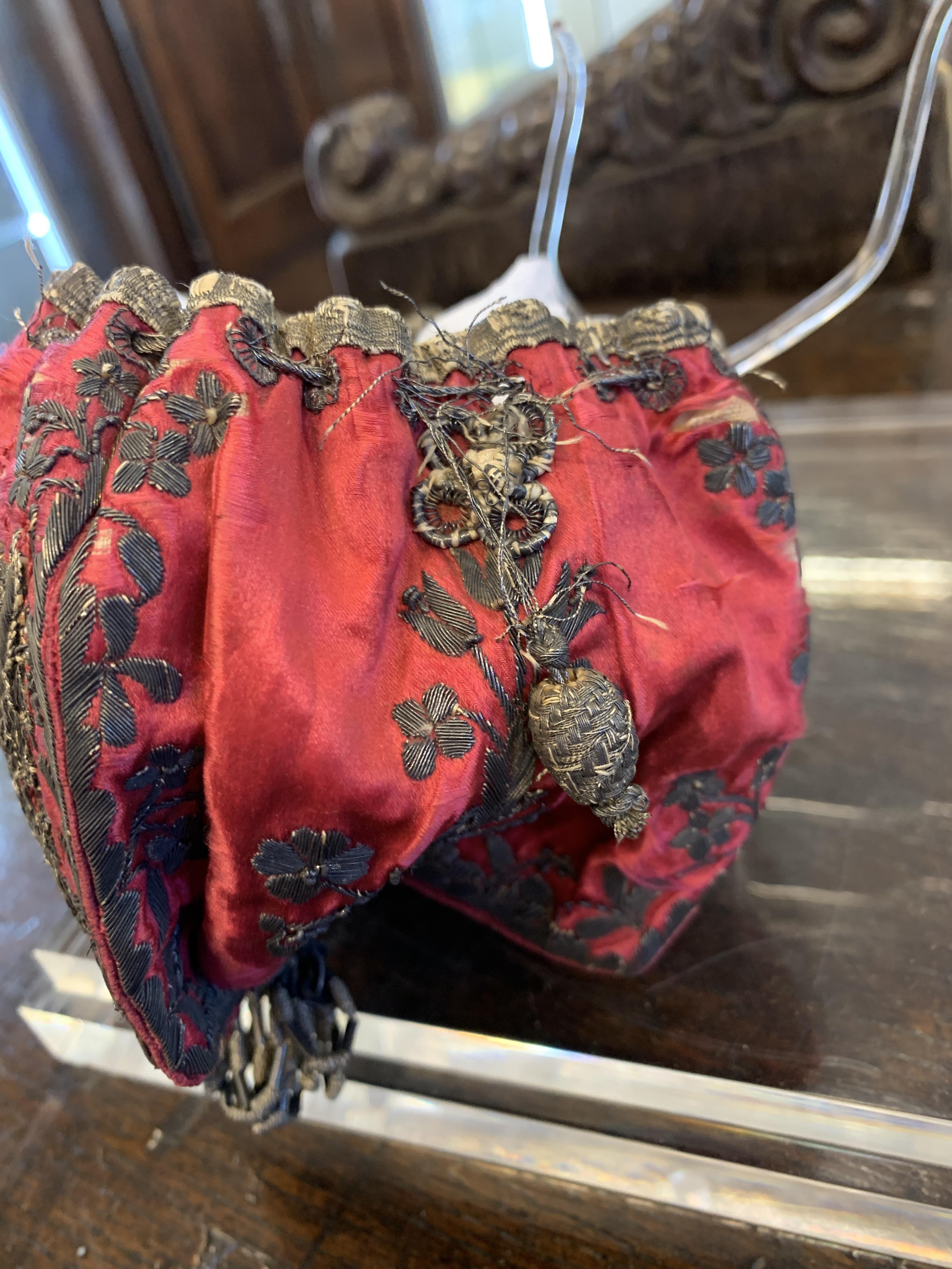 AN EMBROIDERED SILK NEEDLEWORK GAMING PURSE 18TH CENTURY worked with silk floss, spangles, purl, - Image 3 of 9