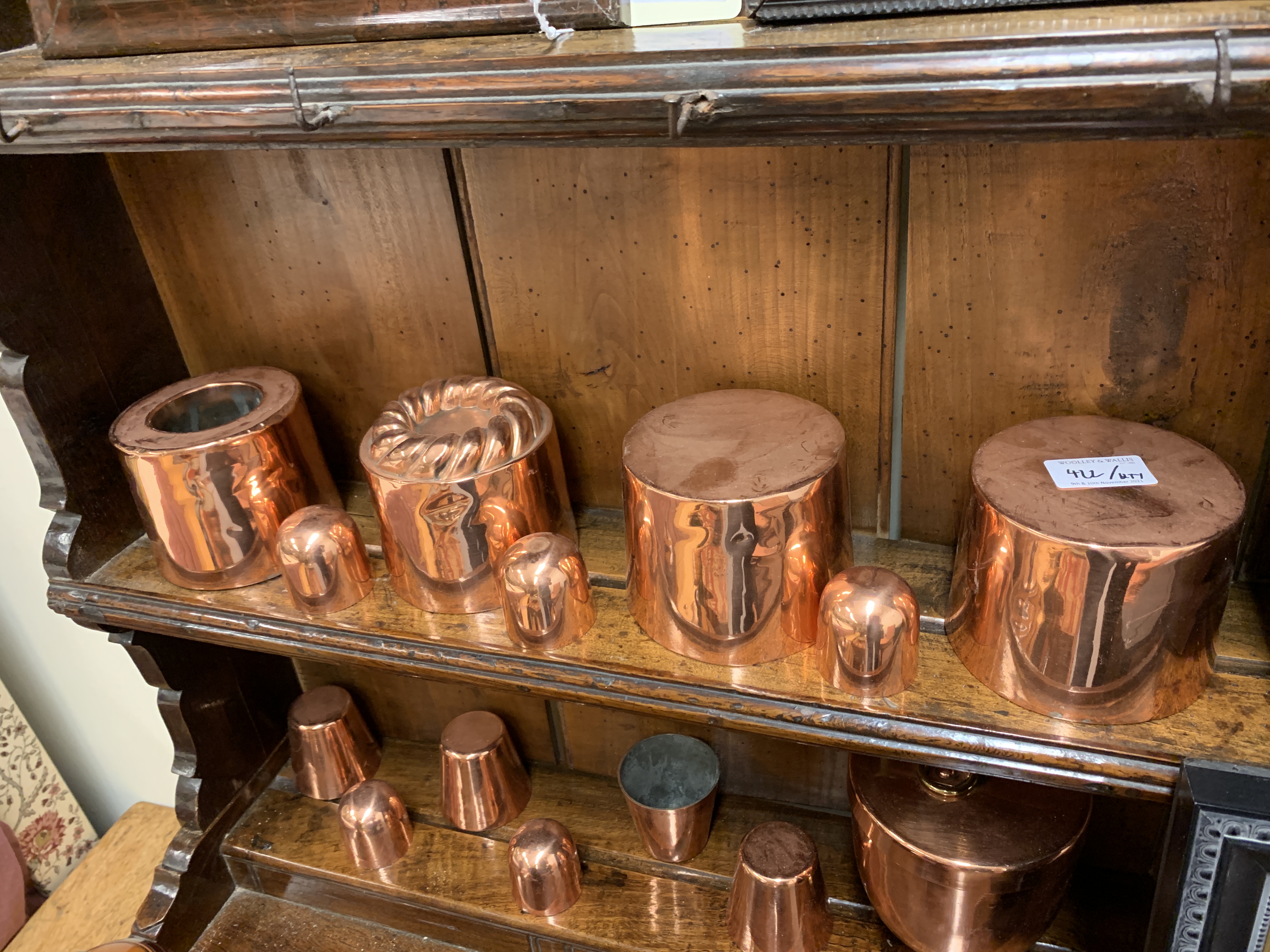 A COLLECTION OF COPPER AND BRASS WARE EARLY 19TH CENTURY AND LATER including: a copper skillet and a - Image 11 of 14