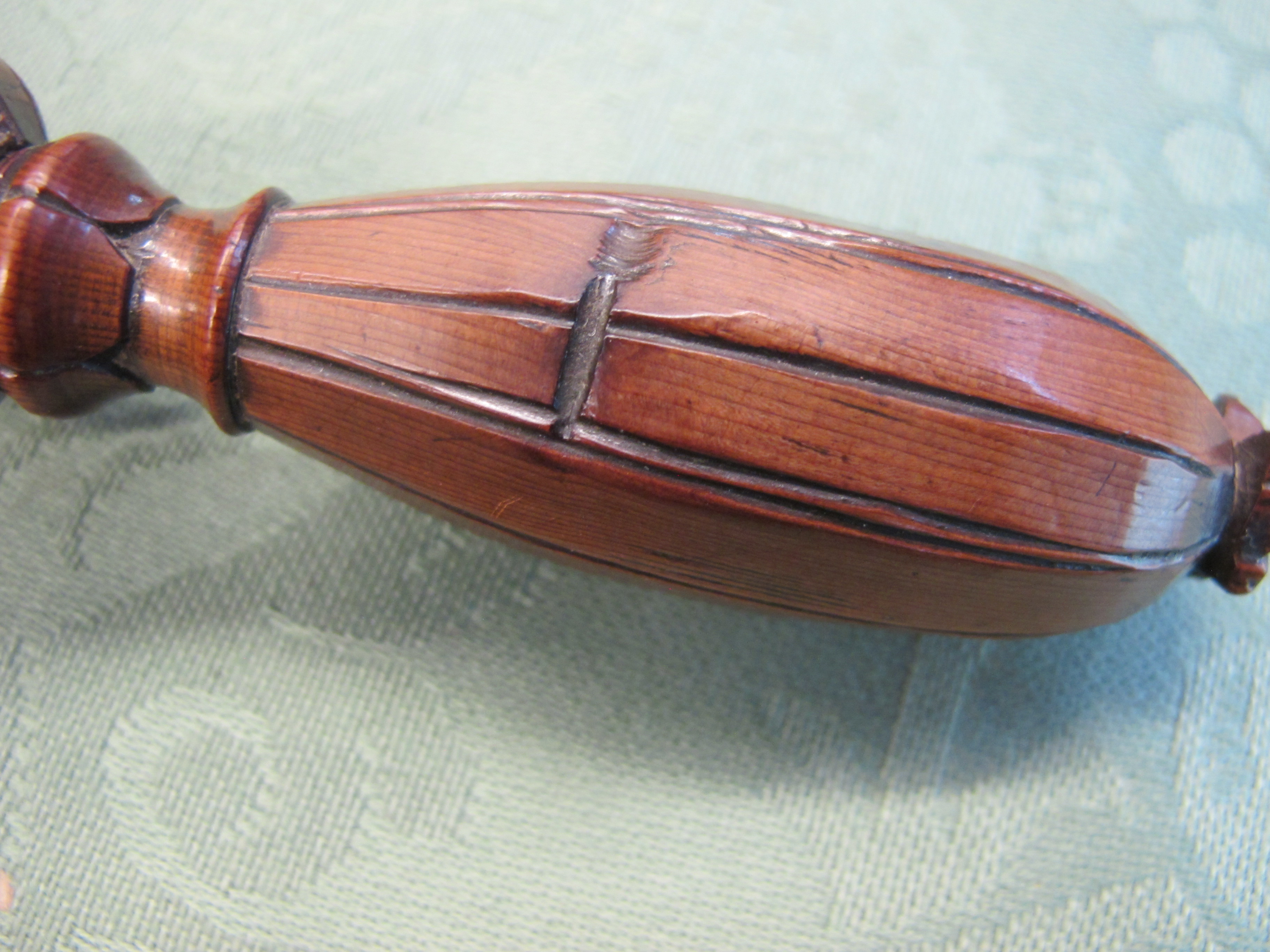 A SWISS TREEN NOVELTY NUTCRACKER 19TH CENTURY in the form of a hand holding a walnut, with a screw - Image 4 of 9