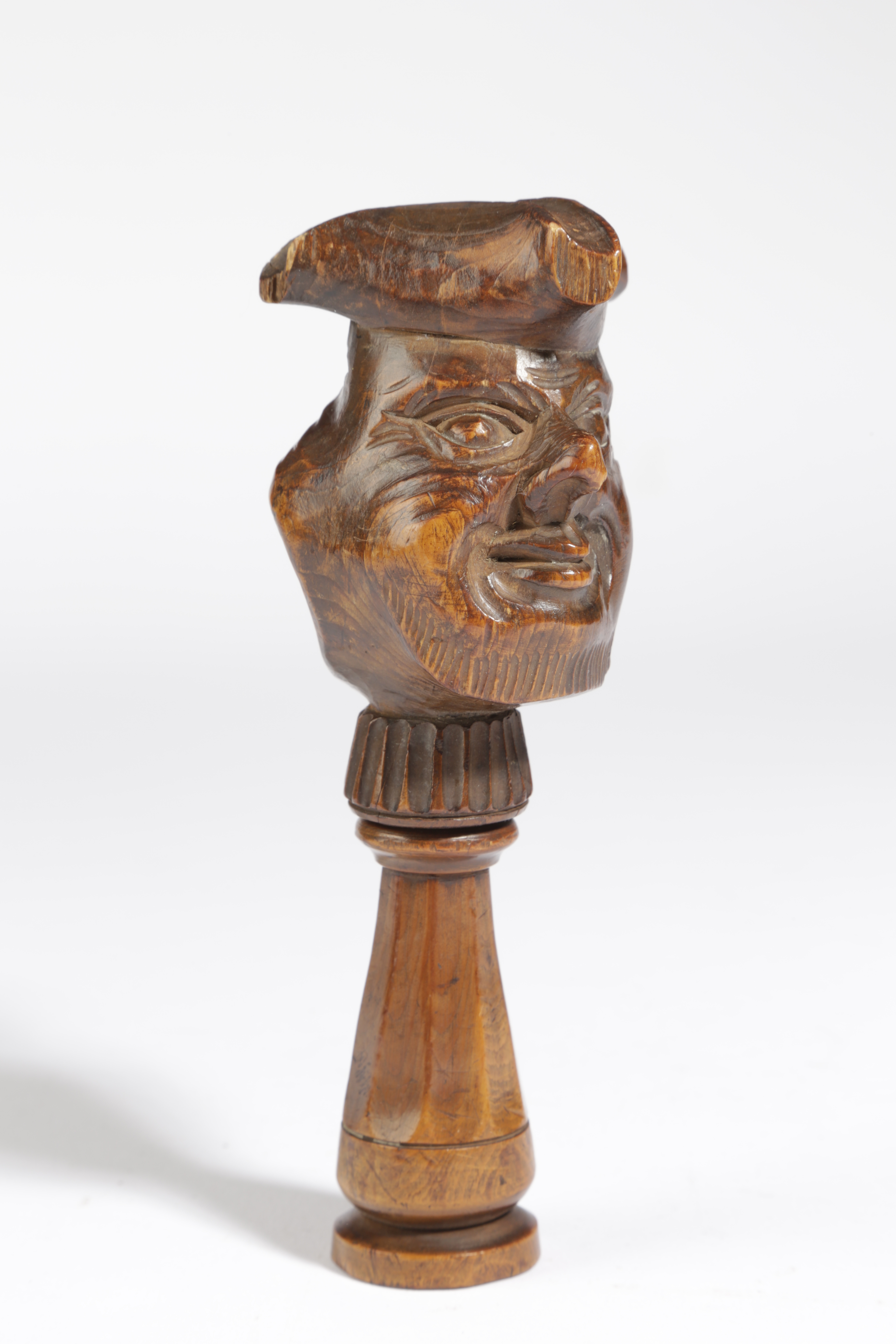A SWISS TREEN NOVELTY NUTCRACKER 19TH CENTURY carved as a bust of a man wearing a tricorn hat, the - Image 2 of 10