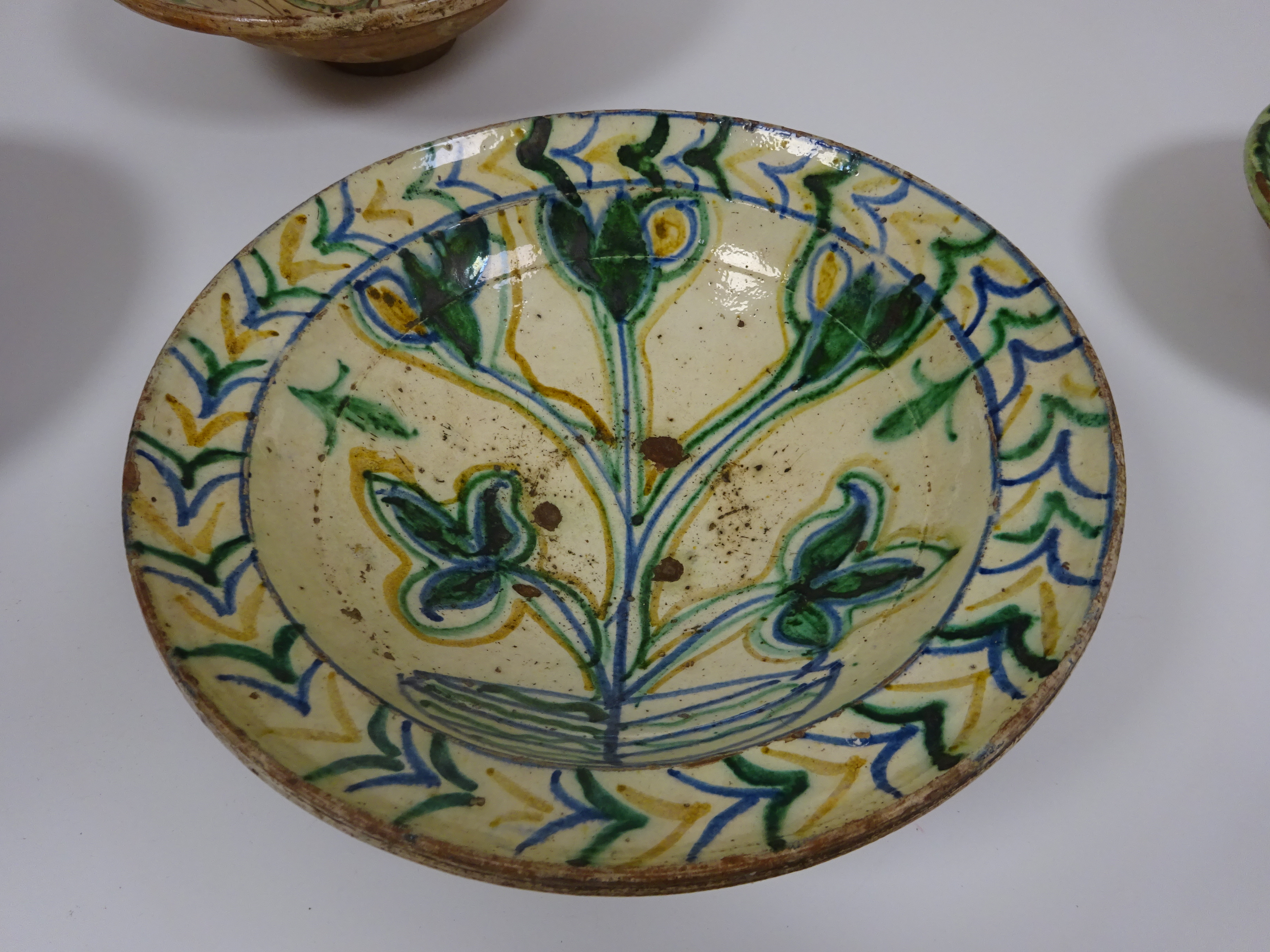 THREE SPANISH TIN-GLAZED POTTERY BOWLS 19TH / 20TH CENTURY each painted with flowers and a smaller - Image 8 of 13