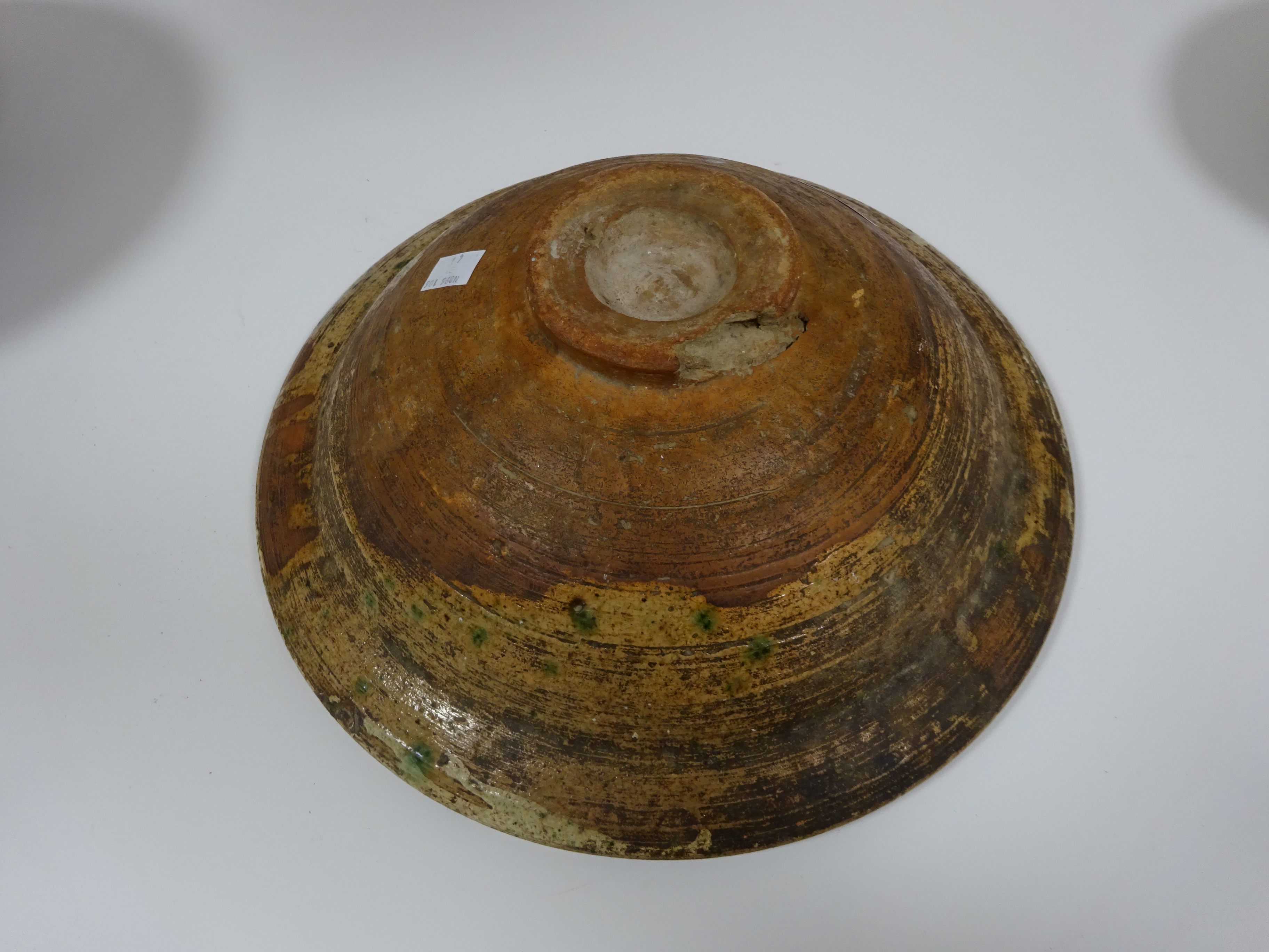 THREE SPANISH TIN-GLAZED POTTERY BOWLS 19TH / 20TH CENTURY each painted with flowers and a smaller - Image 7 of 13